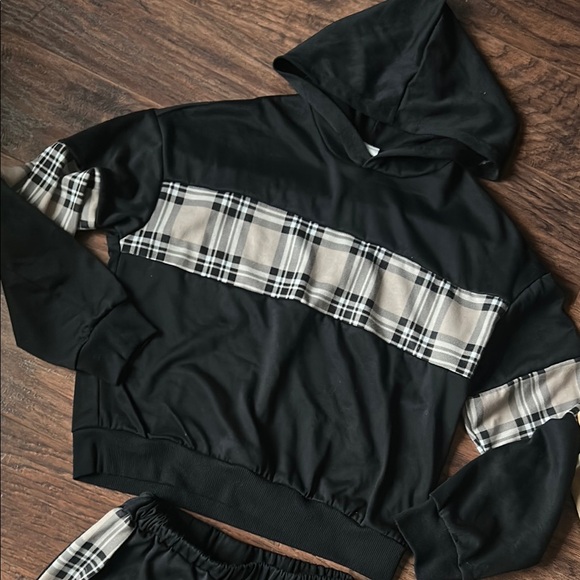 Girls Size 11-12 Black & Tan Hoodie and Jogger Bundle - Picture 2 of 12